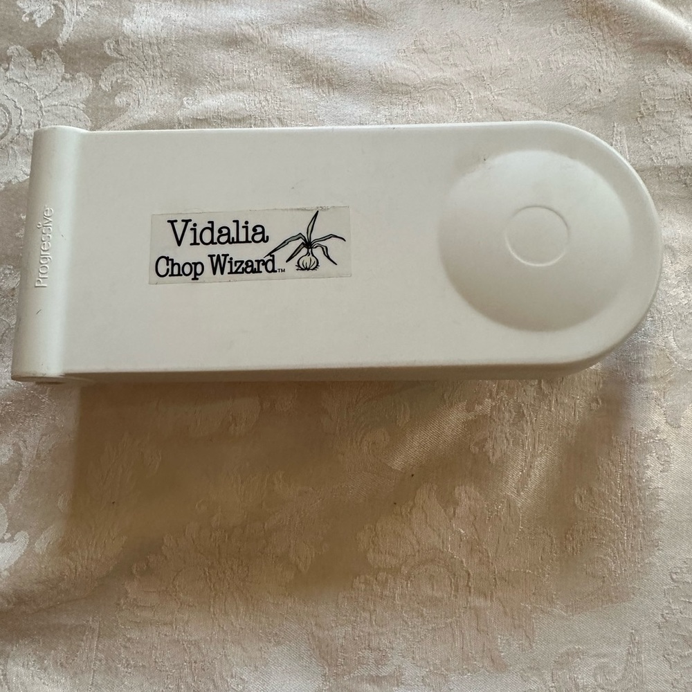 COPY - Progressive Vidalia  chop wizard measures Aprox 10 1/2 by 4 1/2